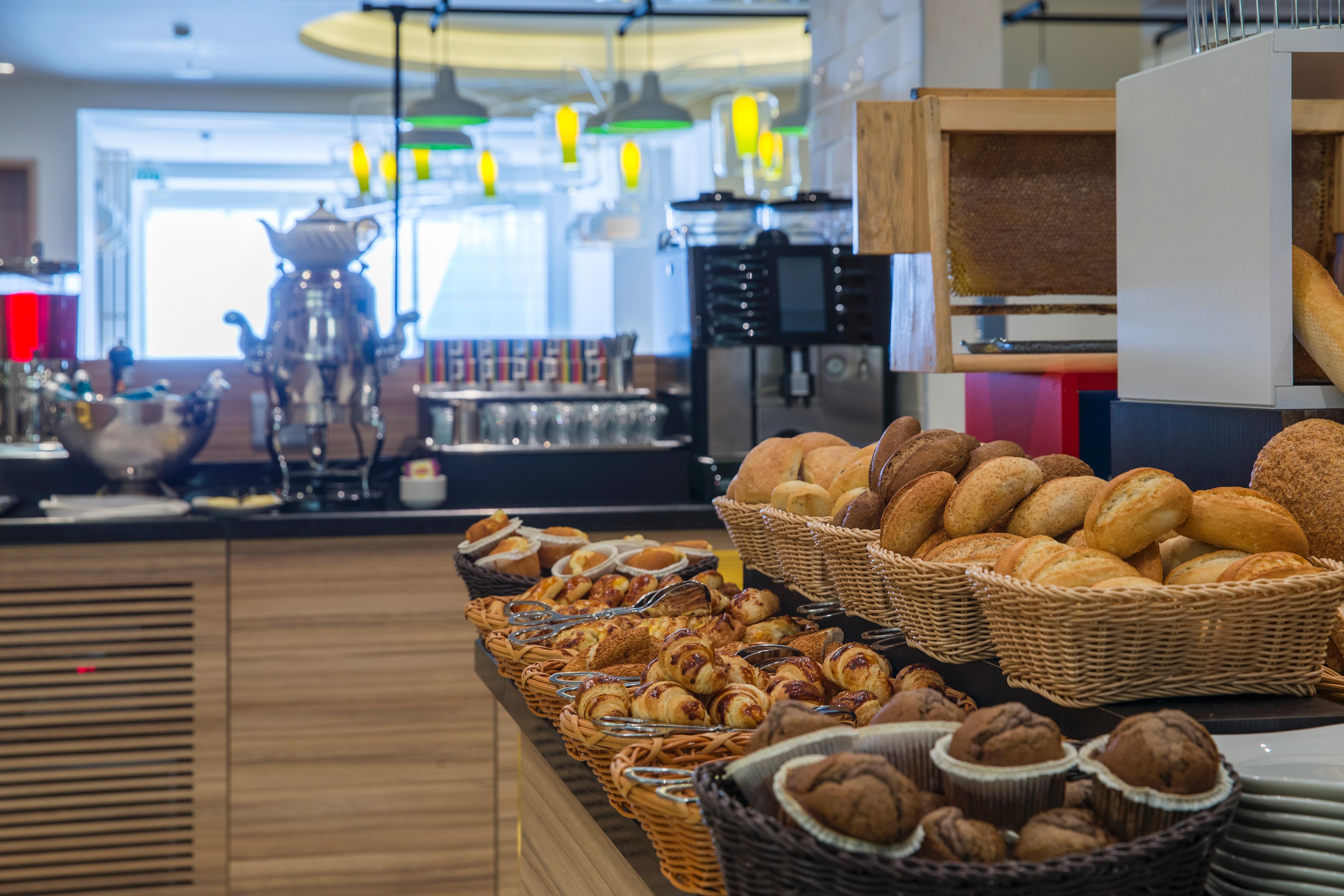 Park Inn By Radisson Istanbul Ataturk Airport — Foto’s 1